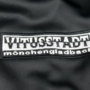 0534 Polyester-Trainingsjacke Stickerei